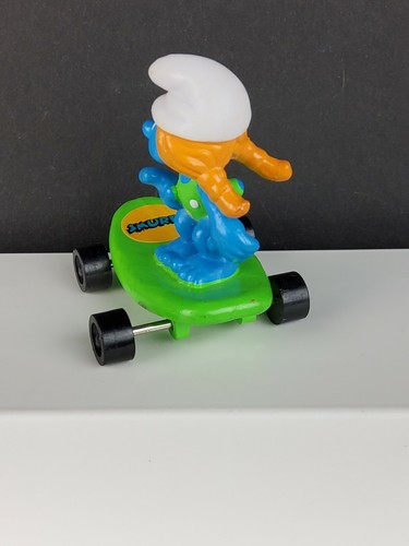 Surfin' Sassette 1996 Smurfs Skateboard Hardees Figure Vintage PVC Applause - Picture 2 of 5