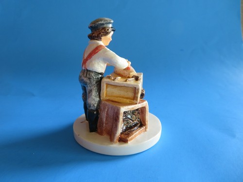 Vintage Sebastian Miniatures “Carriage & Irons Carver” 1980 - Picture 5 of 6
