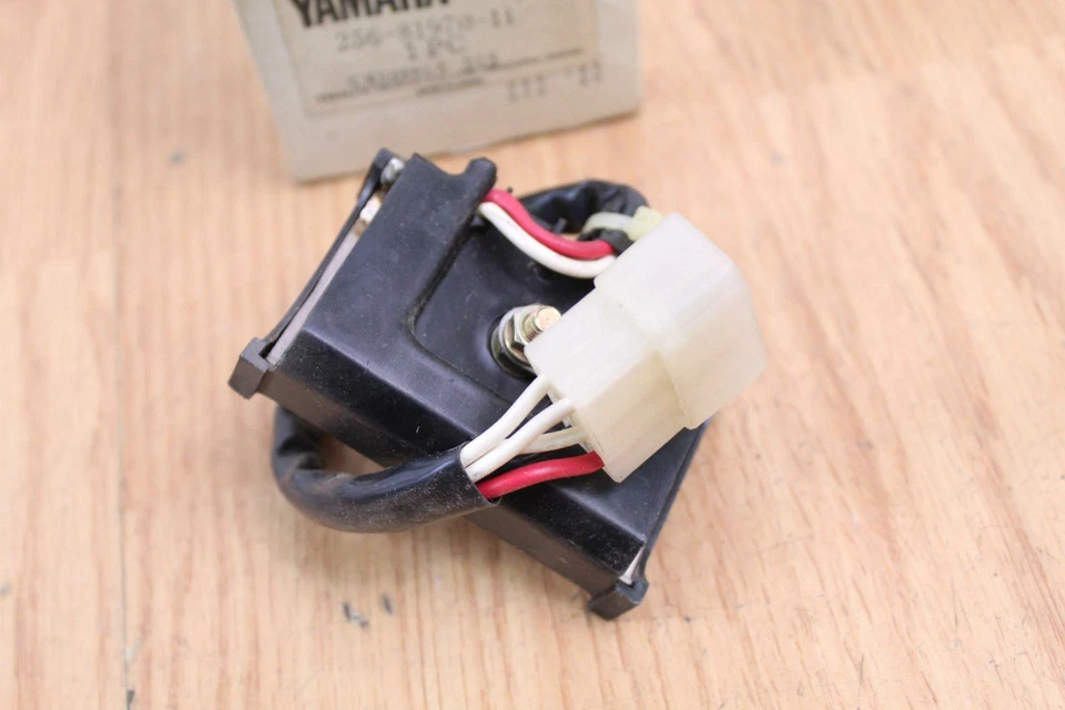 Yamaha TX650A 1973 rectificador de voltaje nuevo OEM Foto 2 de 4