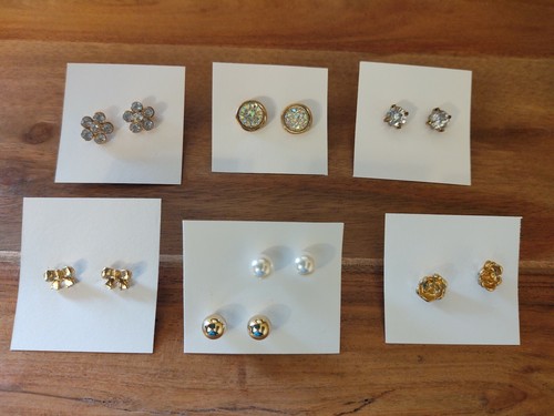 Lot Of 7 Pairs Gold Tone / Rhinestone/ Faux Pearl Pierced Stud Earrings - Picture 1 of 8