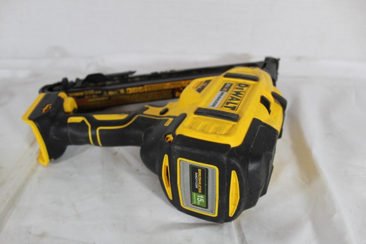 DeWalt DCN650 20V MAX XR LithiumIon Cordless 15Gauge Finish Nailer Kit eBay