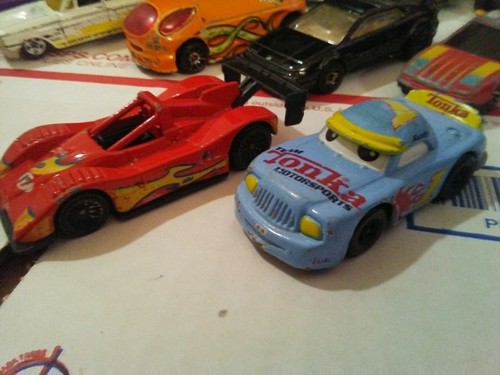 98'Mattel Hot Wheels Tire Sto & Go Race Car Case lot of 16 Car Storage Blk Red - Picture 3 of 12