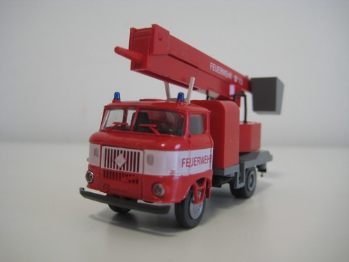 s.e.s. Berlin H0 14105652 - Camión de bomberos IFA W50 L "Feuerwehr" con brazo - Imagen 10 de 16