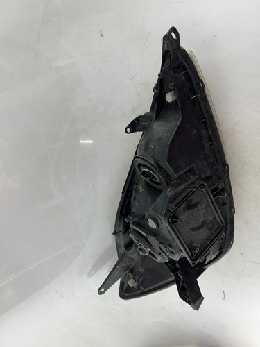 OEM | 2004 -- 2005 Toyota Sienna Halogen Headlight (Left/Driver) - Picture 11 of 12