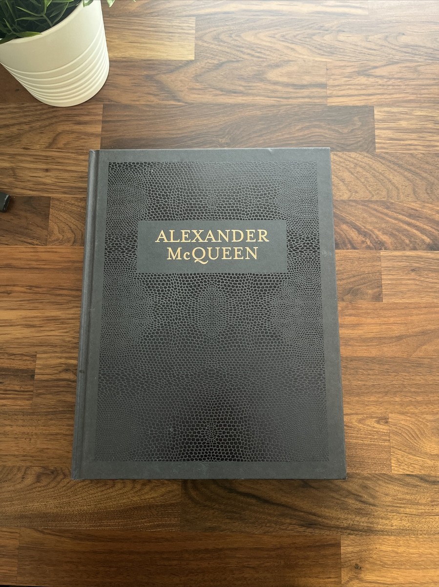 Alexander McQueen: Claire Wilcox: 9781851778591: Amazon.com