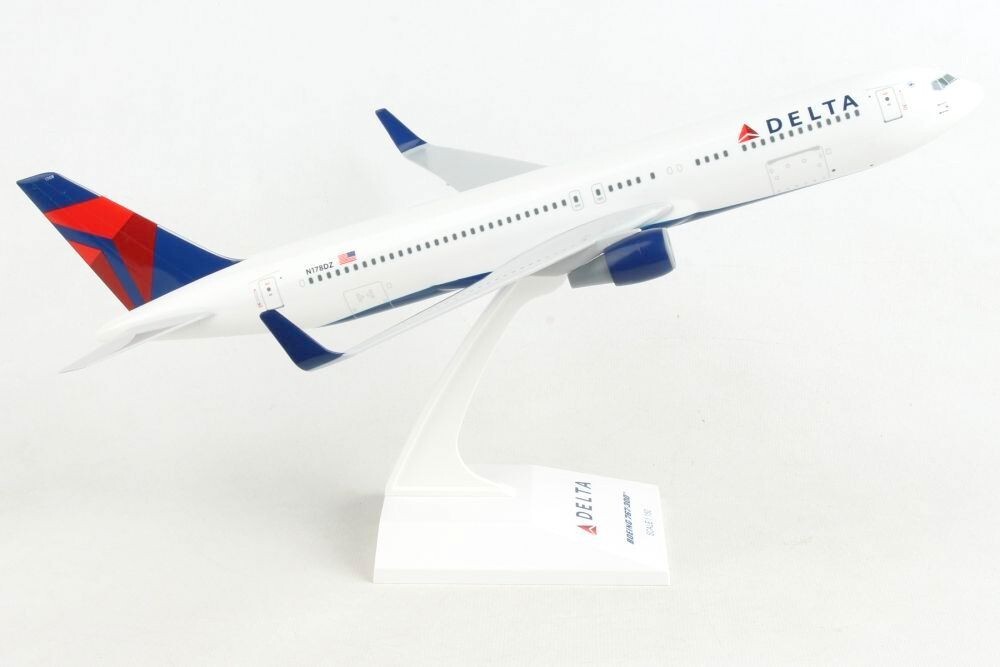 Skymarks Delta Airlines 767-300 1/150 Scale Plane with Stand