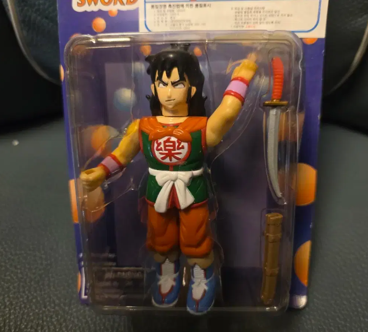 Vintage Dragon Ball Z Sword Swinging Yamcha Action Figure Bandai
