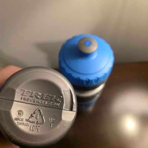 Four New Trek Discovery channel Dasani Biking water bottles - Picture 2 of 3