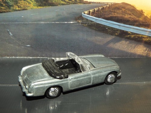 BRITISH MOTORING 1962-1963 MG MGB ROADSTER DIE CAST SPORTS CAR! RAW!! - Picture 2 of 6