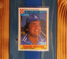 1984 Topps Ralston Purina #10 Fernando Valenzuela (MINT) ("El Toro")