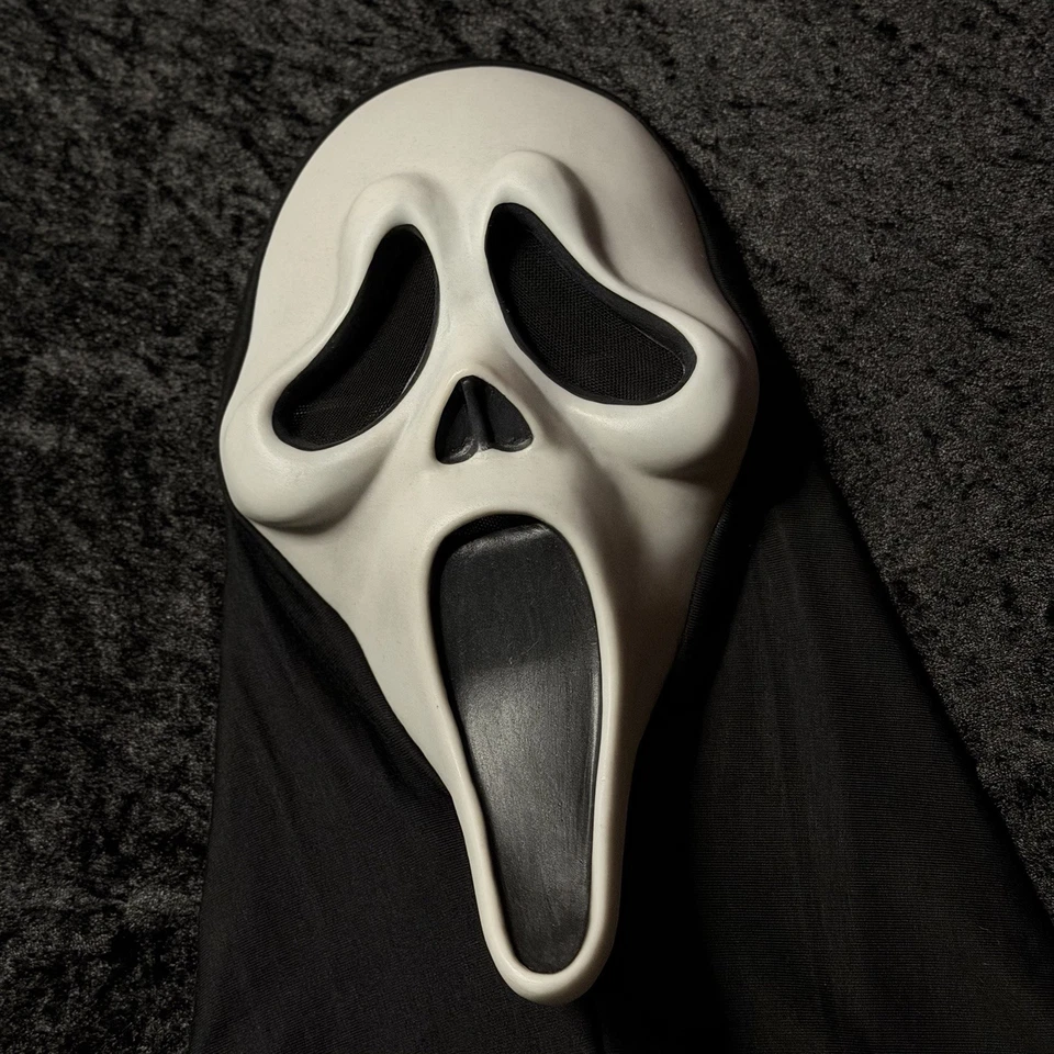 Deluxe Scream 7 Style Killer EU Mask - Image 3 of 4