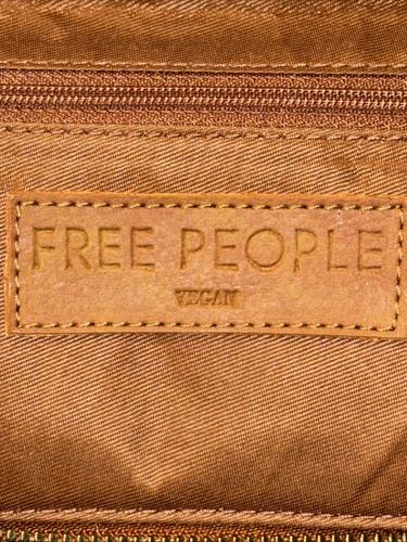 Free People Geldbörse Clutch Kalbsleder veganes Leder mit umlaufendem Reißverschluss - Bild 5 von 10