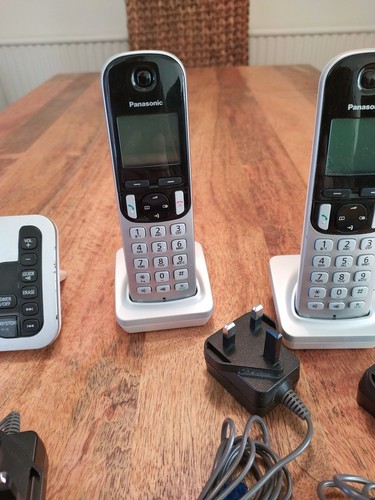 Panasonic KX-TGC220E Trio Phone Set Answer Machine Cordless , Need Batteries - Zdjęcie 3 z 5