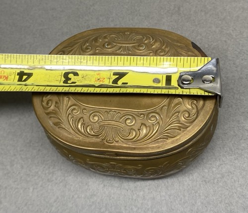 Antique Pozzoni’s Metal Powder Puff Tin ~Embossed ~ Trinket Box ~ Hinged Lid - Picture 3 of 9