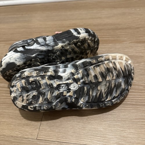 CROCS Unisex Classic Lined Marbled Clog Men’s Sz 6 / Women’s Sz 8 With Charms - Picture 5 of 5
