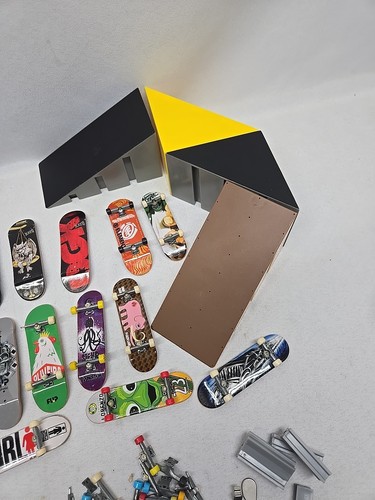 Vintage Tech Deck Lot Skateboards Ramps Stairs Accessories Wheels Trucks - Picture 5 of 8