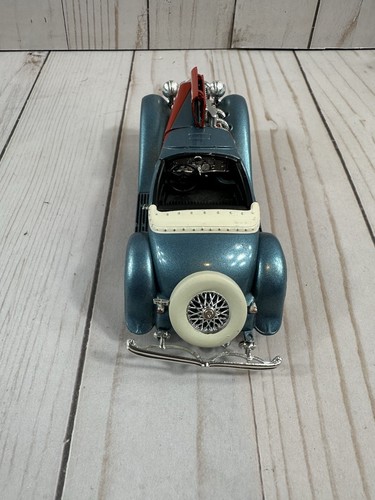 1935 Duesenberg SSJ, METALLIC BLUE & RED 1:32 Scale - SIGNATURE MODELS - 32318 - Picture 6 of 13