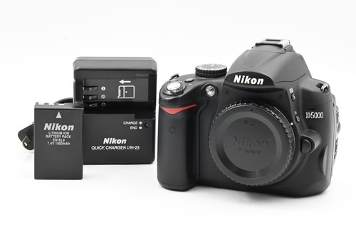 Nikon D5000 12.3MP Digital SLR Kamera Body #724