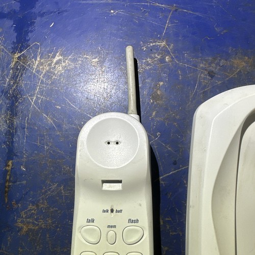 Uniden 900mhz Cordless Phone and Digital Answering Machine - Zdjęcie 13 z 21