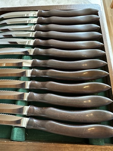 CUTCO Set of 12 Serrated Steak Knifes #1058 w/ original walnut case/box - Picture 10 of 11