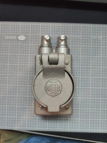 Hubbell Twist-Lock Receptacle 50A - Picture 1 of 6