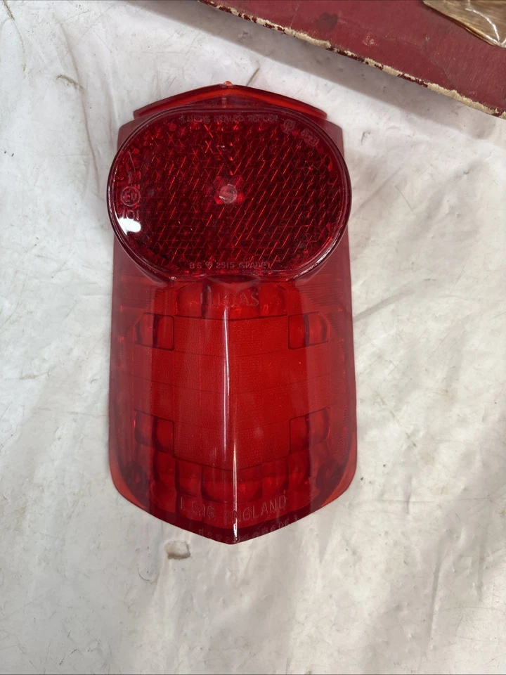 Austin A40 MKII Riley One Point Five NOS 尾灯 L616 底部半 1959-66 — 第 4/4 张图片