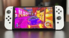 Nintendo Switch Konsole im OLED-Modell mit Zubehörpaket, 1xSpiel und Tasche