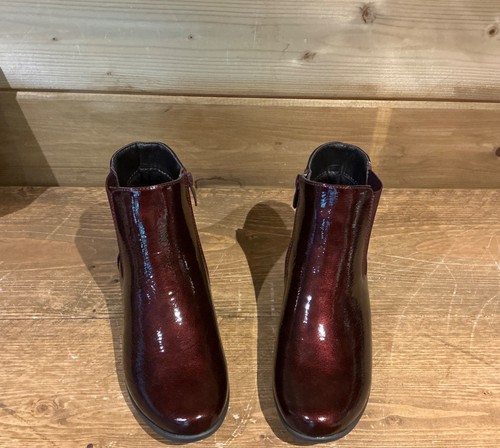Pavers bequeme burgunderfarbene Lack-Stiefeletten mit seitlichem Reißverschluss Größe 3