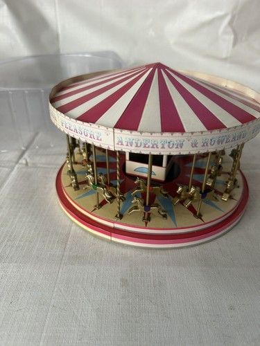 Lledo The Showmans Collection AR1002- Burrell Steam Wagon And Cardboard Carousel - Picture 9 of 17