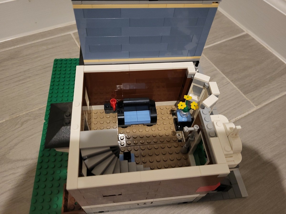 LEGO Creator Pet Shop (10218) no box, no instructions, no figures