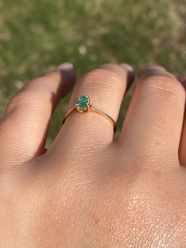 Vivid Pear Shaped Natural Emerald in Yellow Gold - Picture 9 of 10