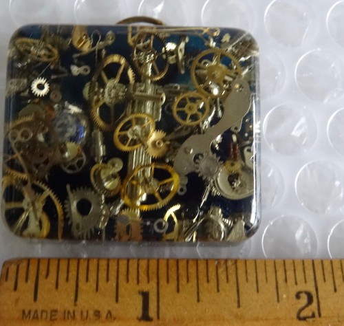 eXPLODING WATCH PARTS STEAMPUNK GEARS LUCITE PENDANT VINTAGE JEWELRY neocurio - Picture 6 of 6