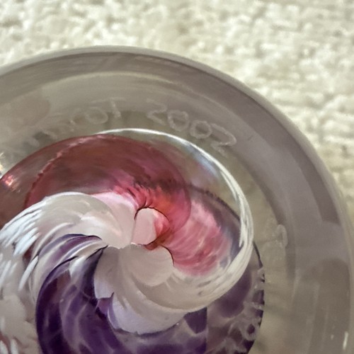 Mascota pisapapeles Selkirk Glass Scotland soplado a mano 02 rosa blanco púrpura remolino - Imagen 5 de 11