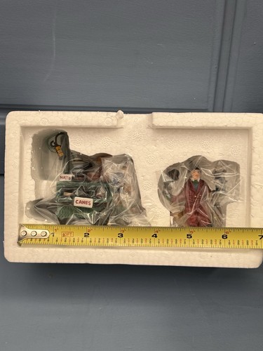 Dept. 56 Dickens Chelsea Market Hat Monger and Cart Retired. New in Box. 2 Pc - Bild 5 von 5