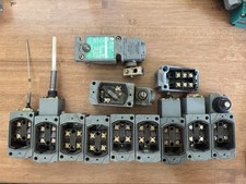 Allen Bradley Z36608, Z-18210, Z-13956 operating heads etc. (Lot of 12)