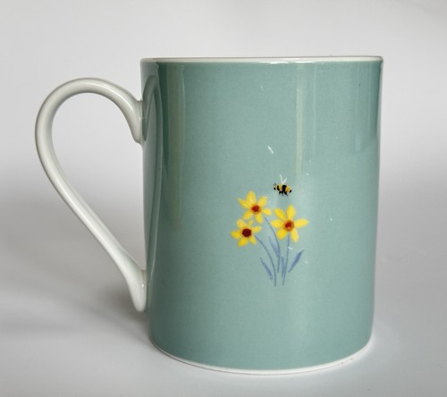 John Lewis hübsches Schaf Lamm - grün/türkis Tasse mit Biene & gelben Blumen - Bild 2 von 4