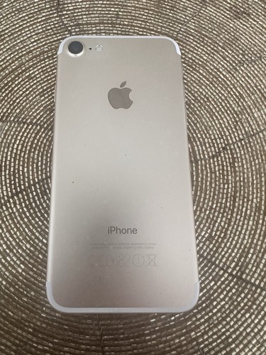 Apple iPhone 7 - 32GB - złoty, A1779 (tylko telefon) - Zdjęcie 2 z 4