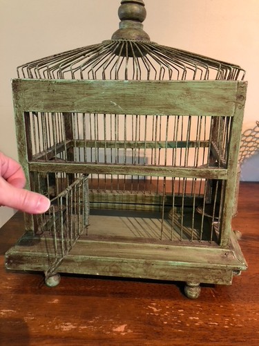 Antique medium/small birdcage. Very neat design with small enclaves - Picture 8 of 12