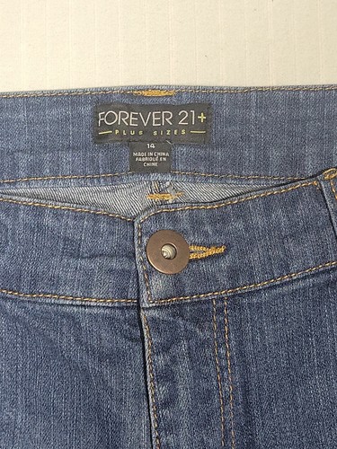 Forever 21 Plus Womens Distressed Jean Shorts size 14 - Picture 7 of 8