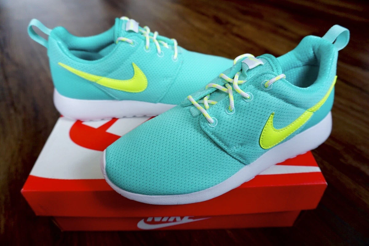 NIKE Roshe One Older Girls Trainers Sneakers Hyper Turquoise Volt