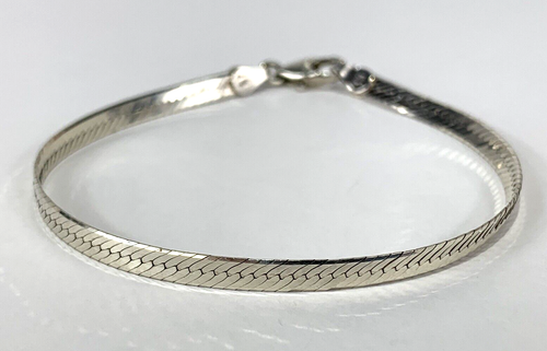 Lady's Vintage Italy 0.925 Silver 7.5 Inch Herringbone Bracelet - Picture 2 of 6
