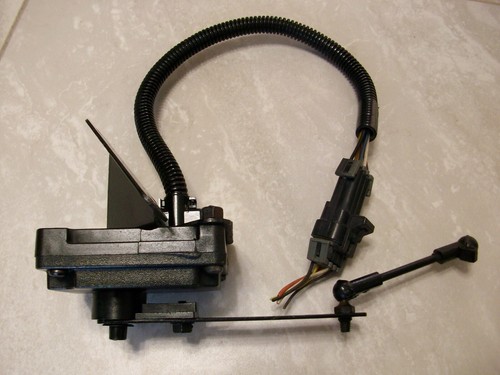 94-99 DEVILLE SEVILLE ELDORADO LEVEL CONTROL SENSOR Air Ride Height GM