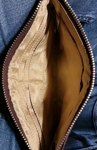 GUESS Wristlet Organizer/Wallet Plum Crocodile Pattern NWOT - Picture 4 of 5
