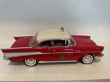 Road Legends 1:18 Scale Red/White 1957 CHEROLET BEL-AIR FIRE CHIEF Diecast