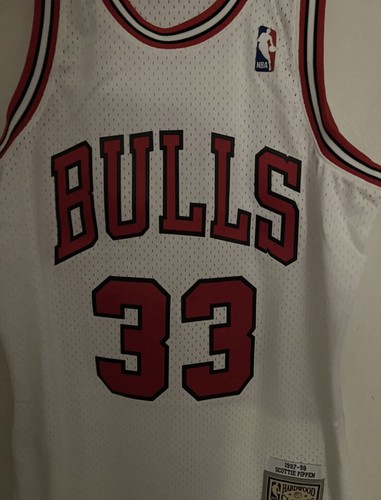Maglietta Chicago Bulls SCOTTIE PIPPEN Mitchell Ness bianca da uomo taglia media - Foto 3 di 5