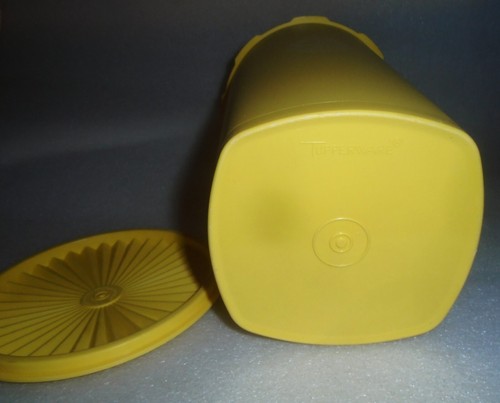 CLEARANCE SALE Tupperware Yellow 10.5" Tall Canister w/ Lid #1222-3 / 808-35 - Picture 7 of 9