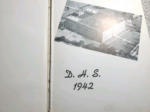 Anuario de escuela secundaria Danbury CT 1942 Connecticut DHS tiempos de guerra - Imagen 6 de 24