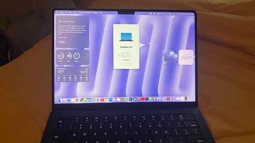 Black Macbook Pro M3 Pro chip (14") 2023 - Afbeelding 2 van 8