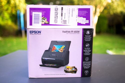 Epson FastFoto Wi-Fi Scanner FF-680W - Scan up to 30 photos in 30 seconds - Picture 2 of 5