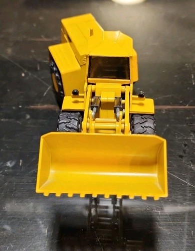Cursor Modell 569 MF 66 Diecast Wheel Loader - Picture 2 of 6